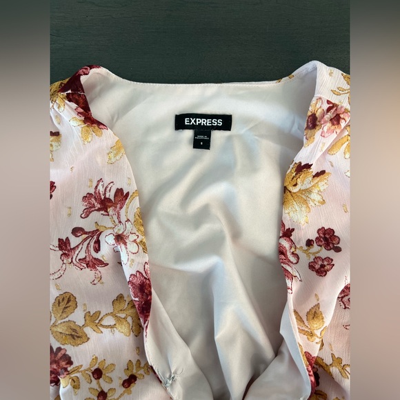 Express Floral Print Puff Sleeve Top and Cropped Bodycon Set - Picture 5 of 16